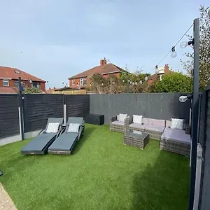 New 3 Bedroom Family With Outdoor Living Holiday home